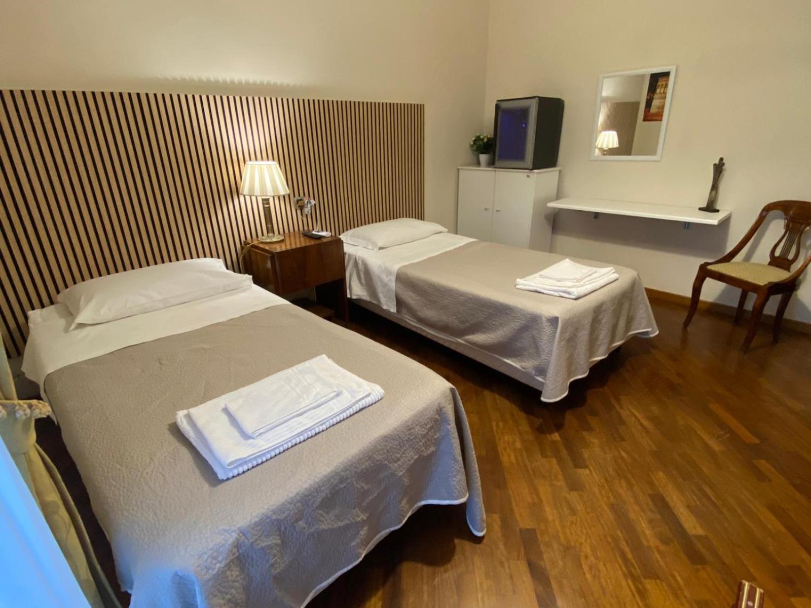 Casa Battisti Messina Guest House In Centro Citta, Ideale Per Famiglie O Gruppi Εξωτερικό φωτογραφία